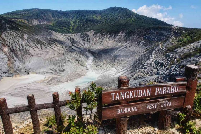 tangkuban_parahu_bandung_tourism